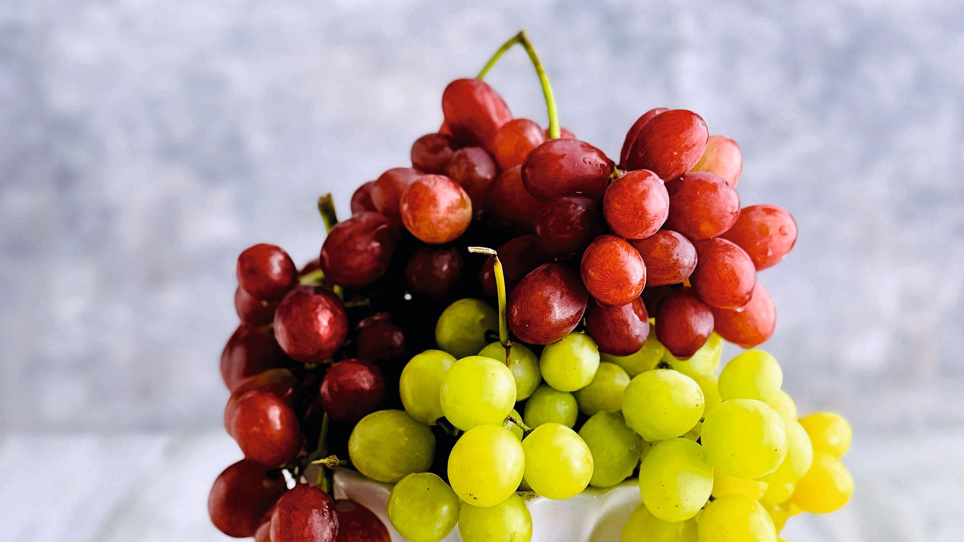 Las uvas también se cocinan: dos recetas para aprovecharlas más allá del postre
