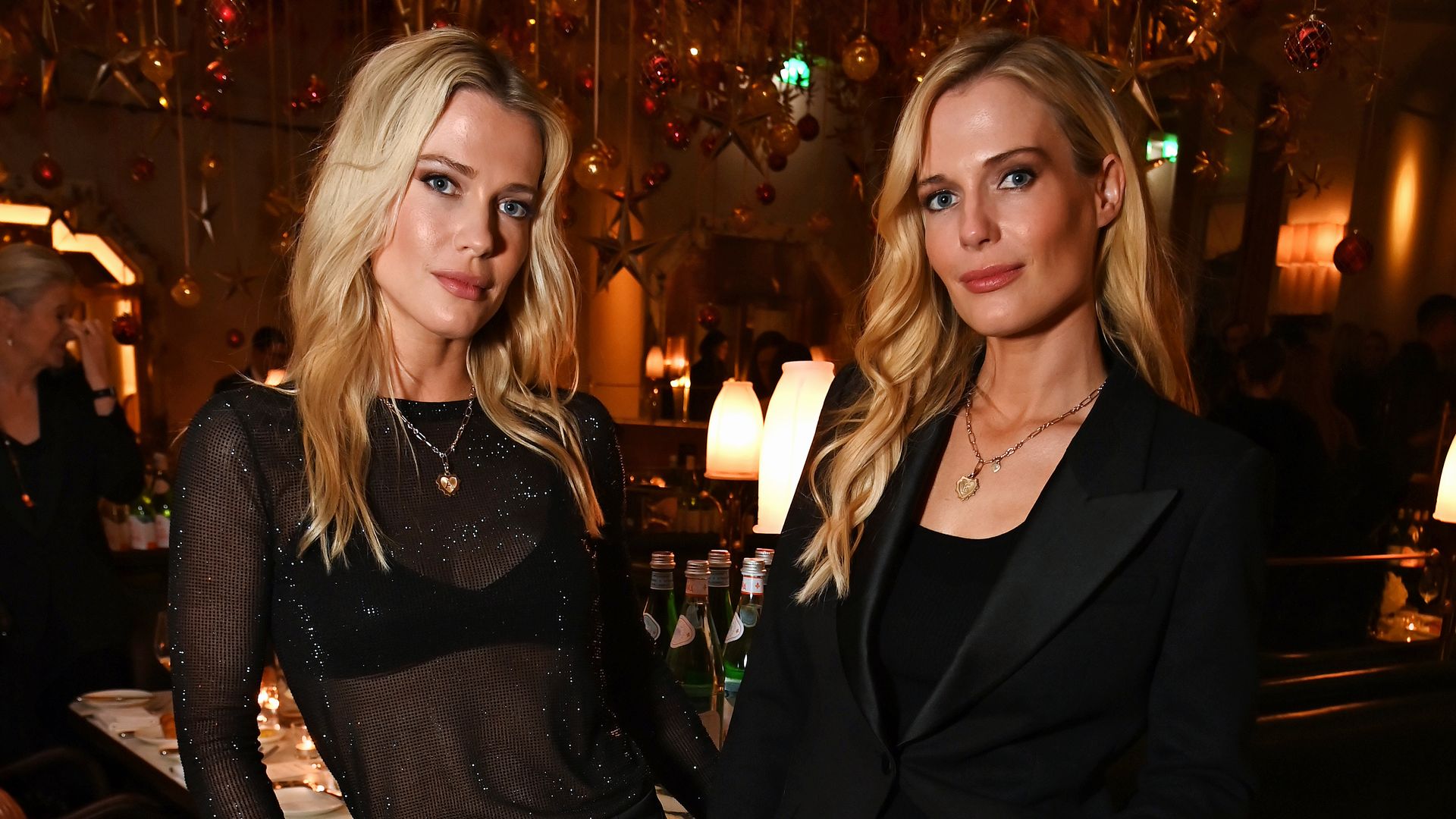 Lady Eliza Spencer y Lady Amelia Spencer, con looks coordinados, 2025.