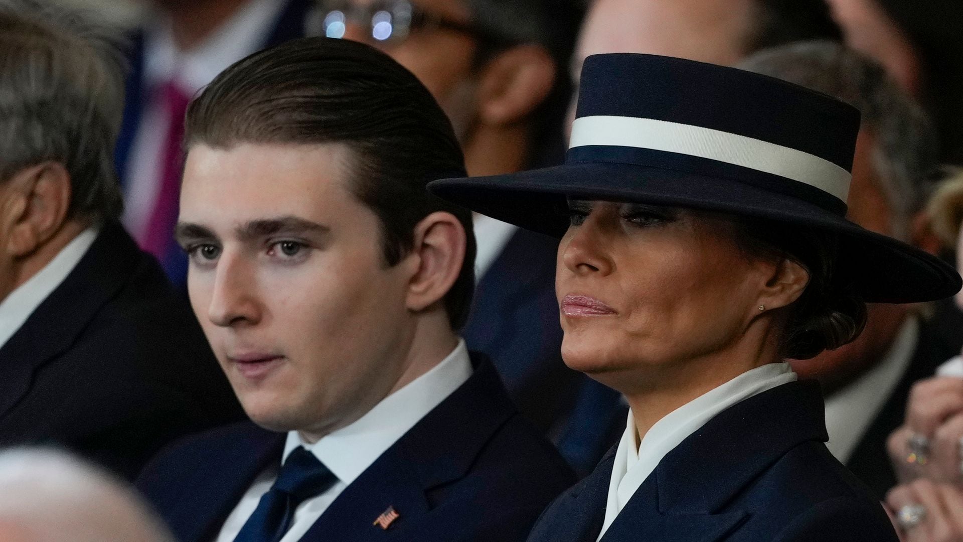 Barron, el hijo menor de Melania y Donald Trump, calienta motores para vivir la Navidad con sus padres compartiendo esta inusual imagen