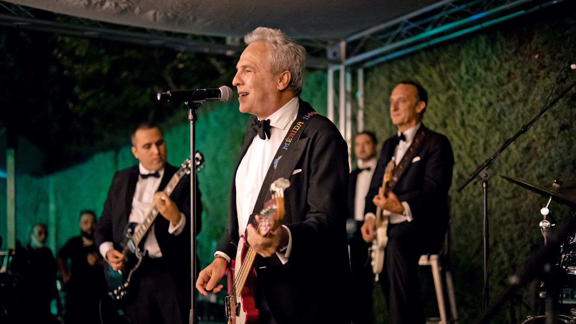 EXCLUSIVA: El concierto sorpresa de 'Hombres G' en la boda de David Summers (con declaración de amor incluida)