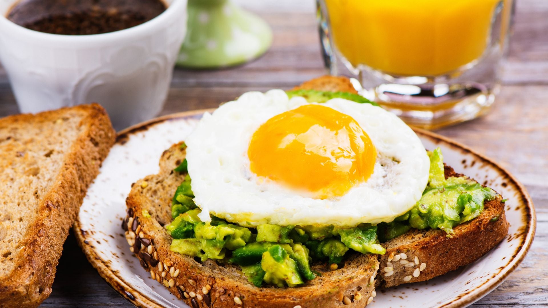 Tosta de aguacate y huevo