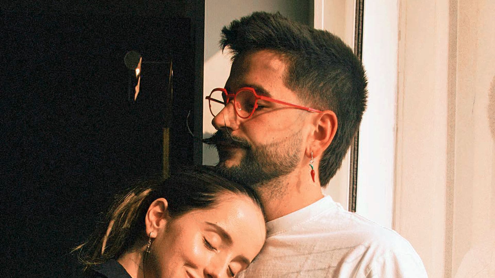 Con su mujer, la cantante Evaluna, con quien se casó en febrero de 2020 y con la que tiene dos hijas: Índigo, de tres años, y Amaranto, que cumplió su primer año el 1 de agosto