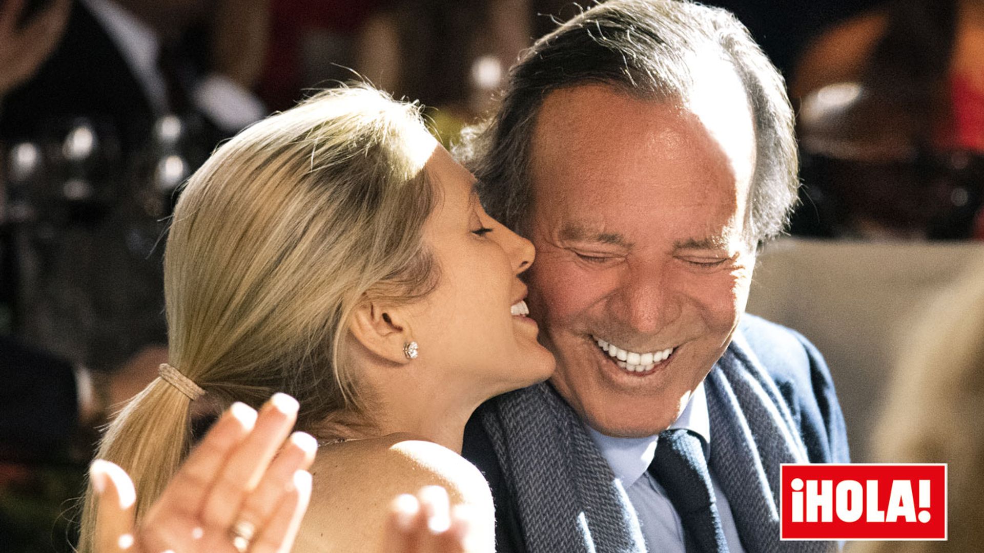 Julio Iglesias canta con Miranda para felicitar las fiestas