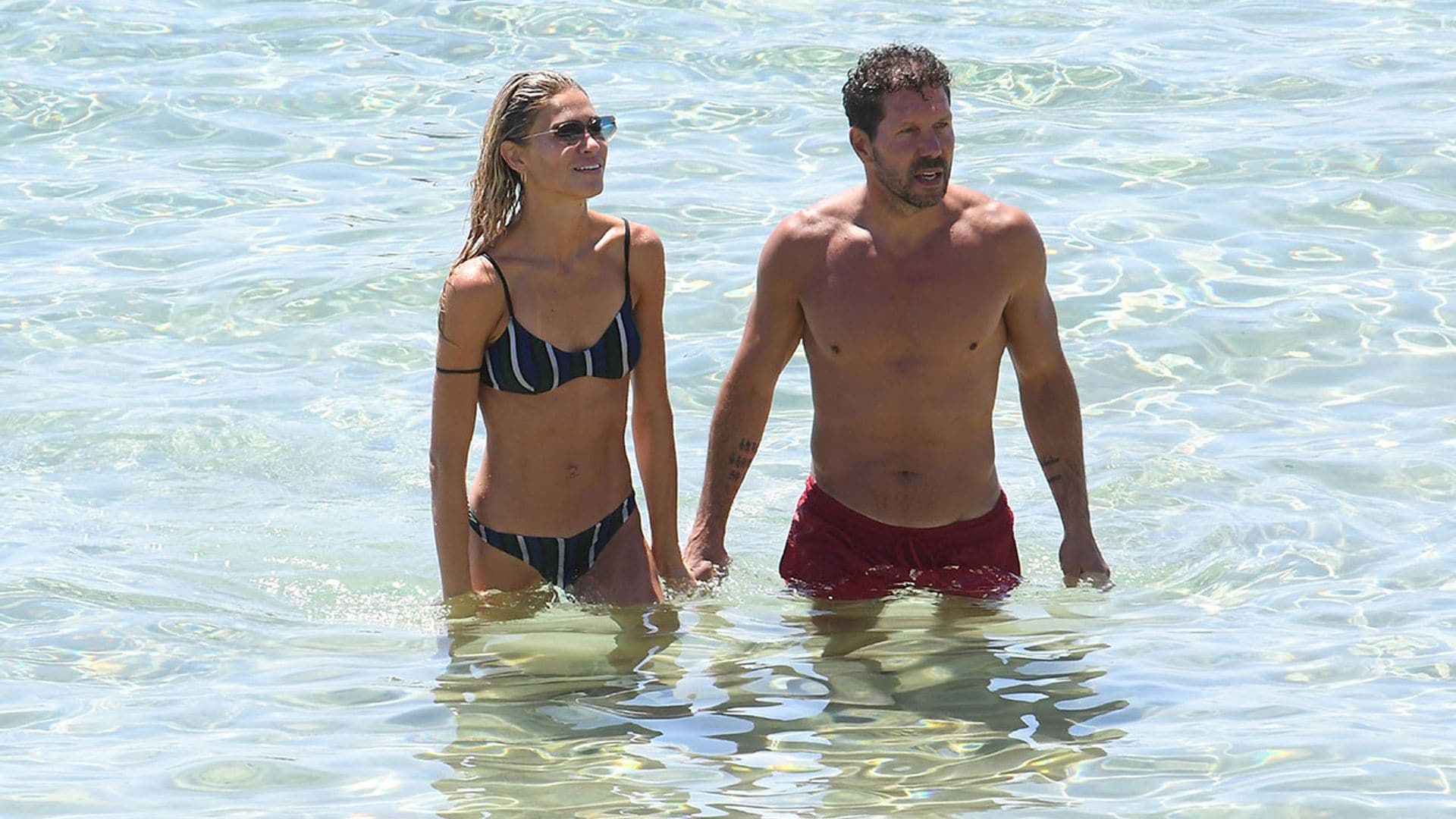 Simeone y Carla Pereyra, idílicas vacaciones en las playas de Formentera