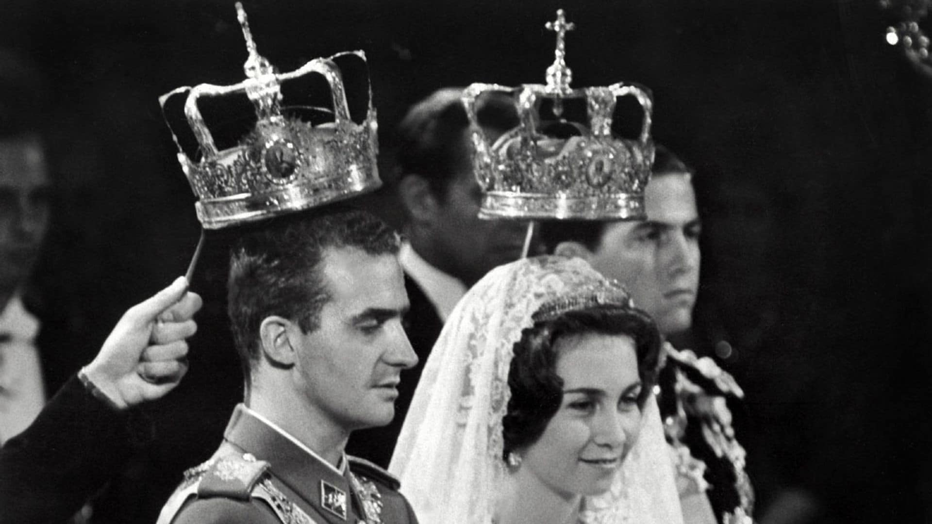 Recordamos la boda de don Juan Carlos y doña Sofía en la catedral de Atenas, el mismo escenario que la de su sobrino