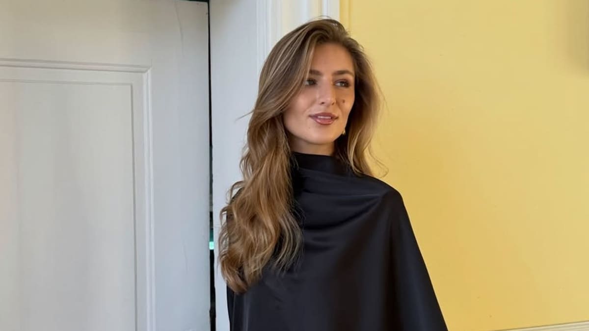 Con este truco de las danesas más estilosas podrás llevar el vestido lencero también a la oficina