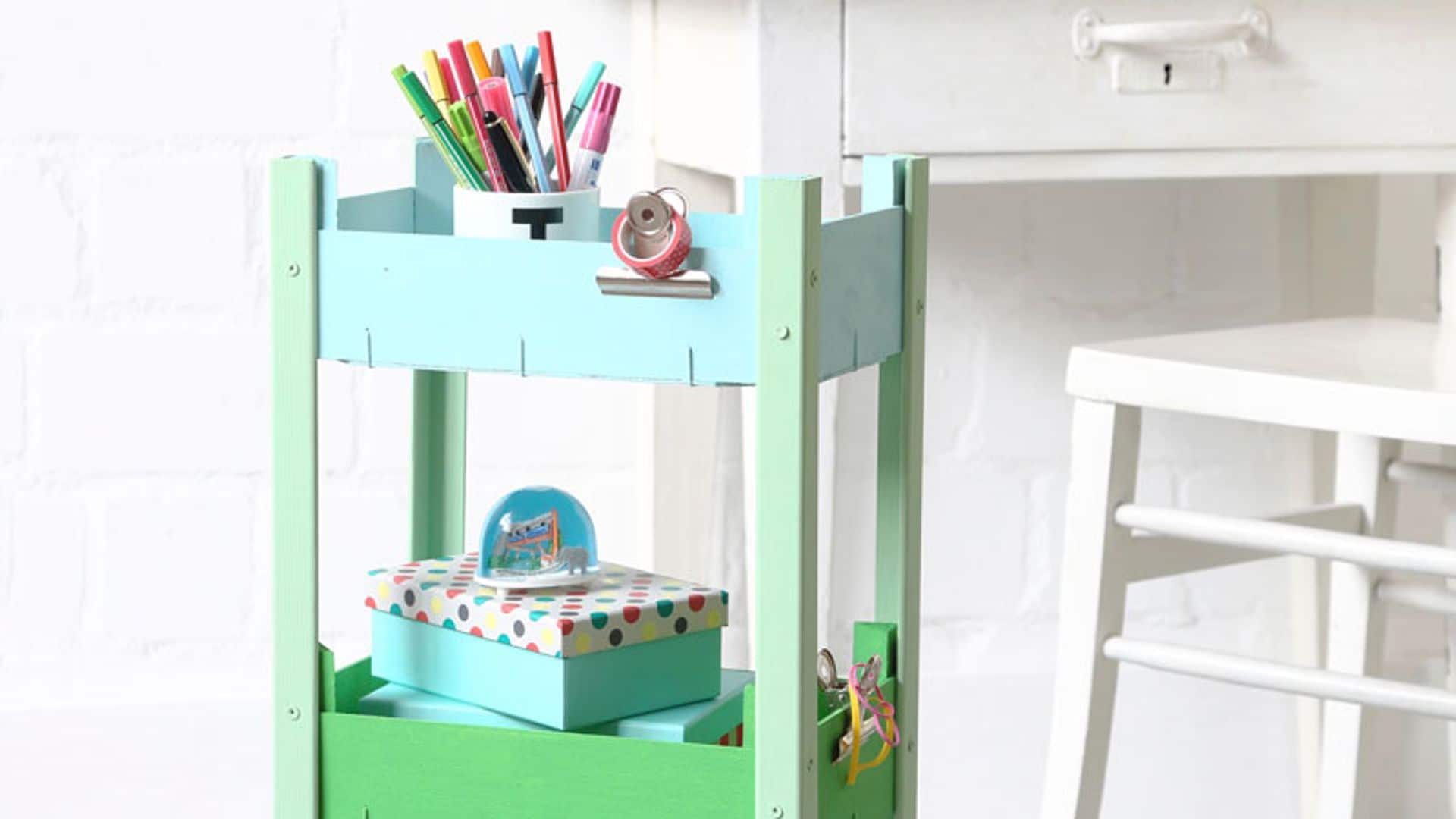 DIY 'eco': Crea una práctica mesa auxiliar con cajas de madera recicladas
