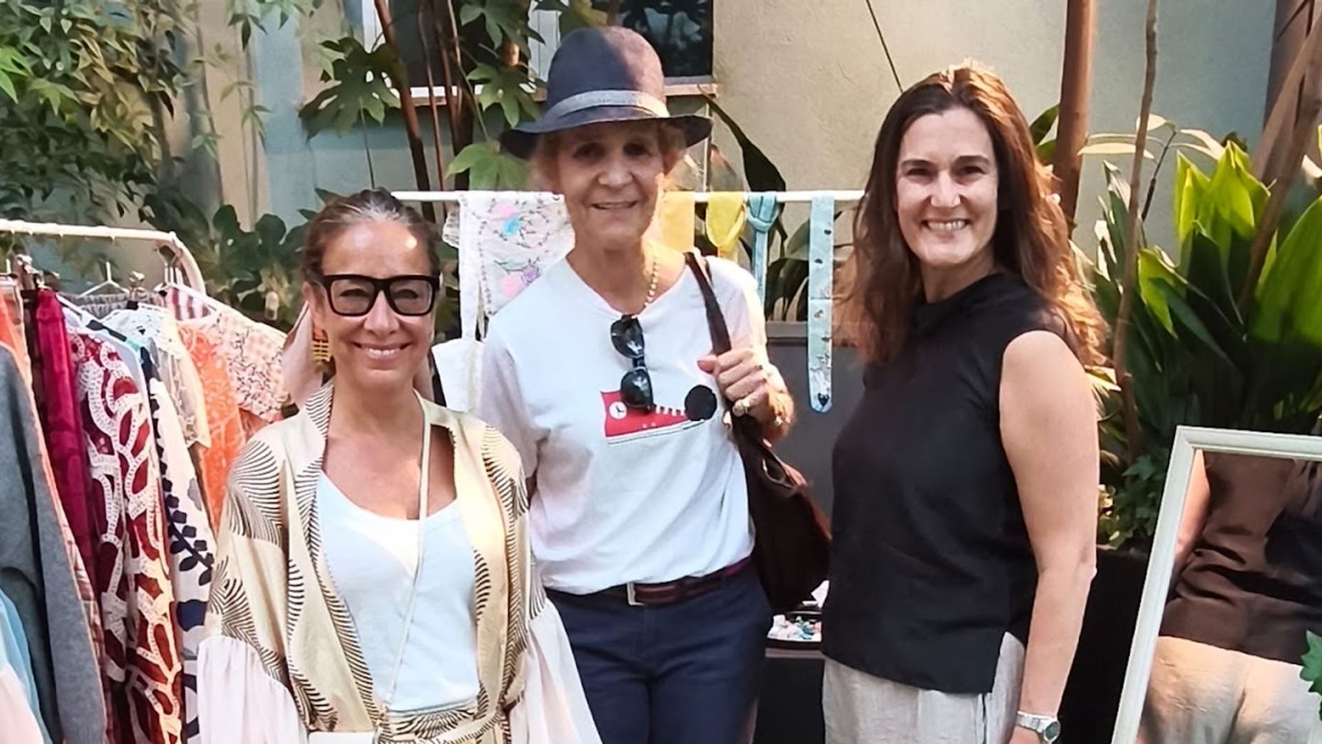 La visita de la Infanta Elena al market 'Mano & Corazón'