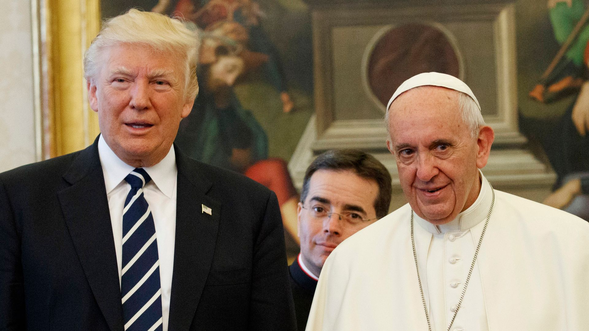 Donald Trump confirma que él y Melania Trump asistirán al funeral del Papa Francisco
