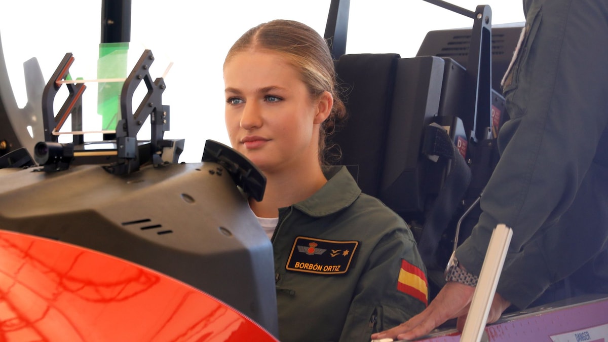 La princesa Leonor hace su primer vuelo en un avión de combate: "No le gusta que le llamen alteza, quiere ser una más"