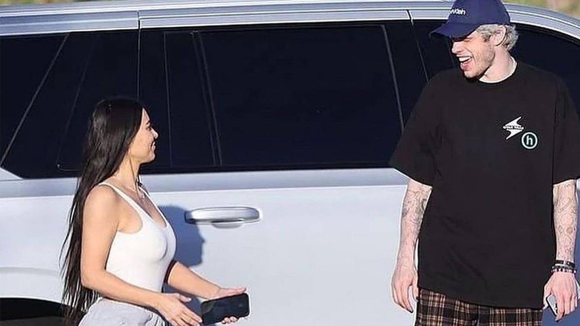Kim Kardashian hace oficial su noviazgo con Pete Davidson