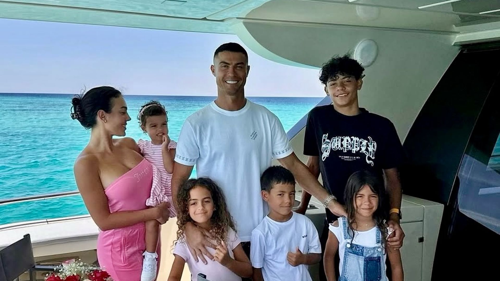 Cristiano Ronaldo celebró el Día del Padre con esta linda foto familiar.
