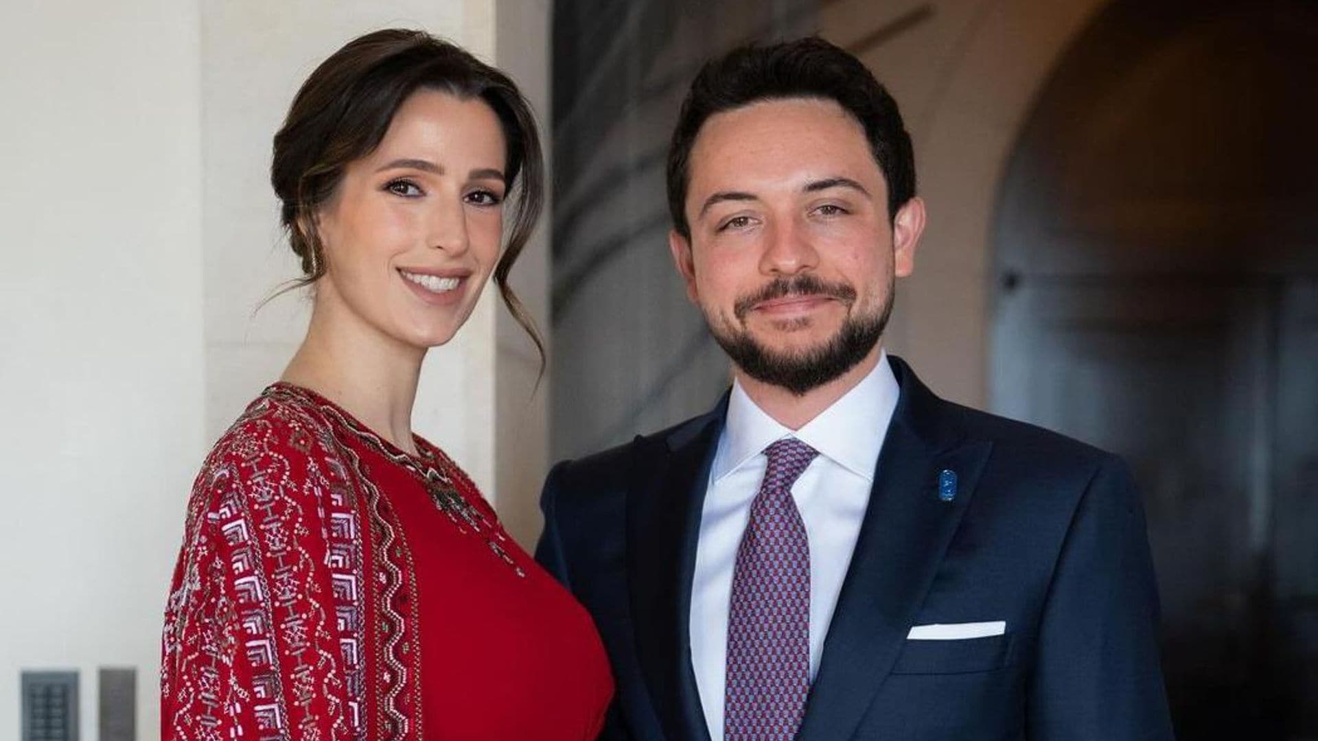 La princesa Rajwa luce su pancita de embarazo durante el jubileo de plata del rey Abdullah