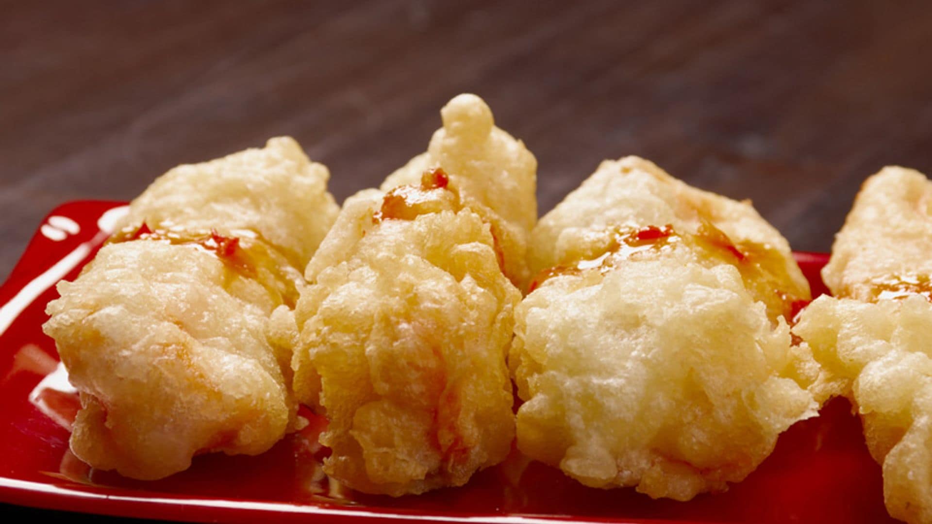 Tempura de bacalao con salsa romescu
