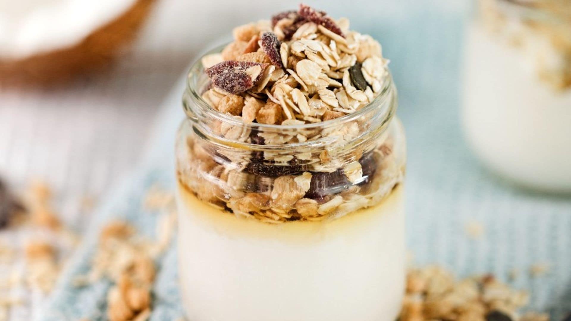 Yogur de coco con muesli