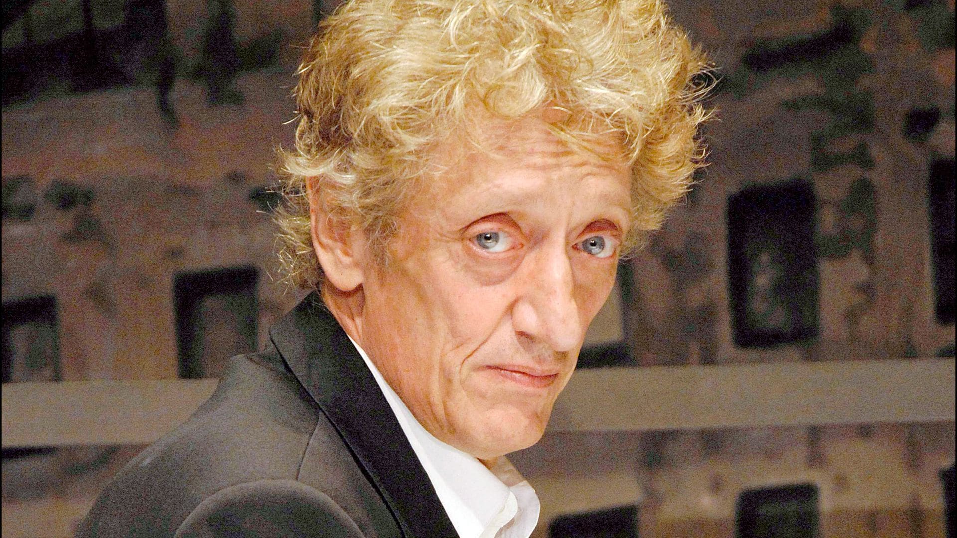 Enrique San Francisco en la presentación de una obra de teatro