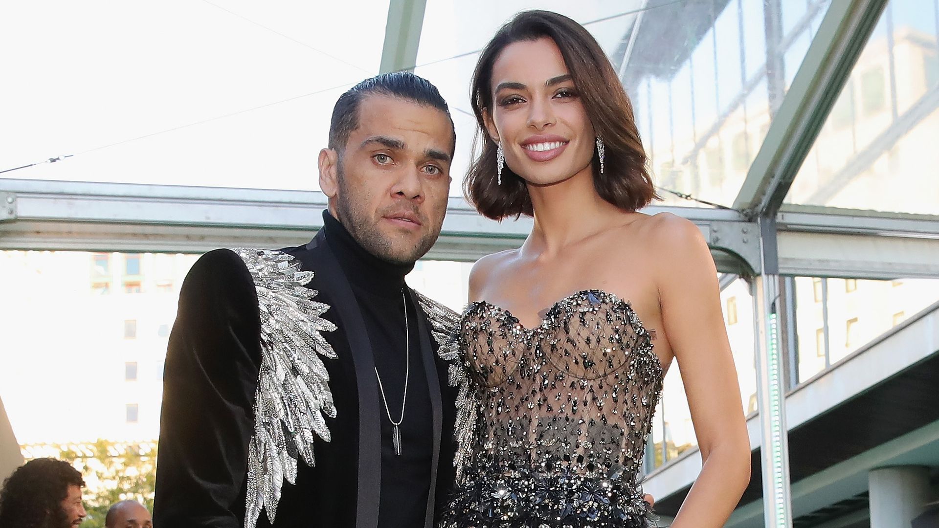 Esposa de Dani Alves anuncia su embarazo días después de la absolución del futbolista
