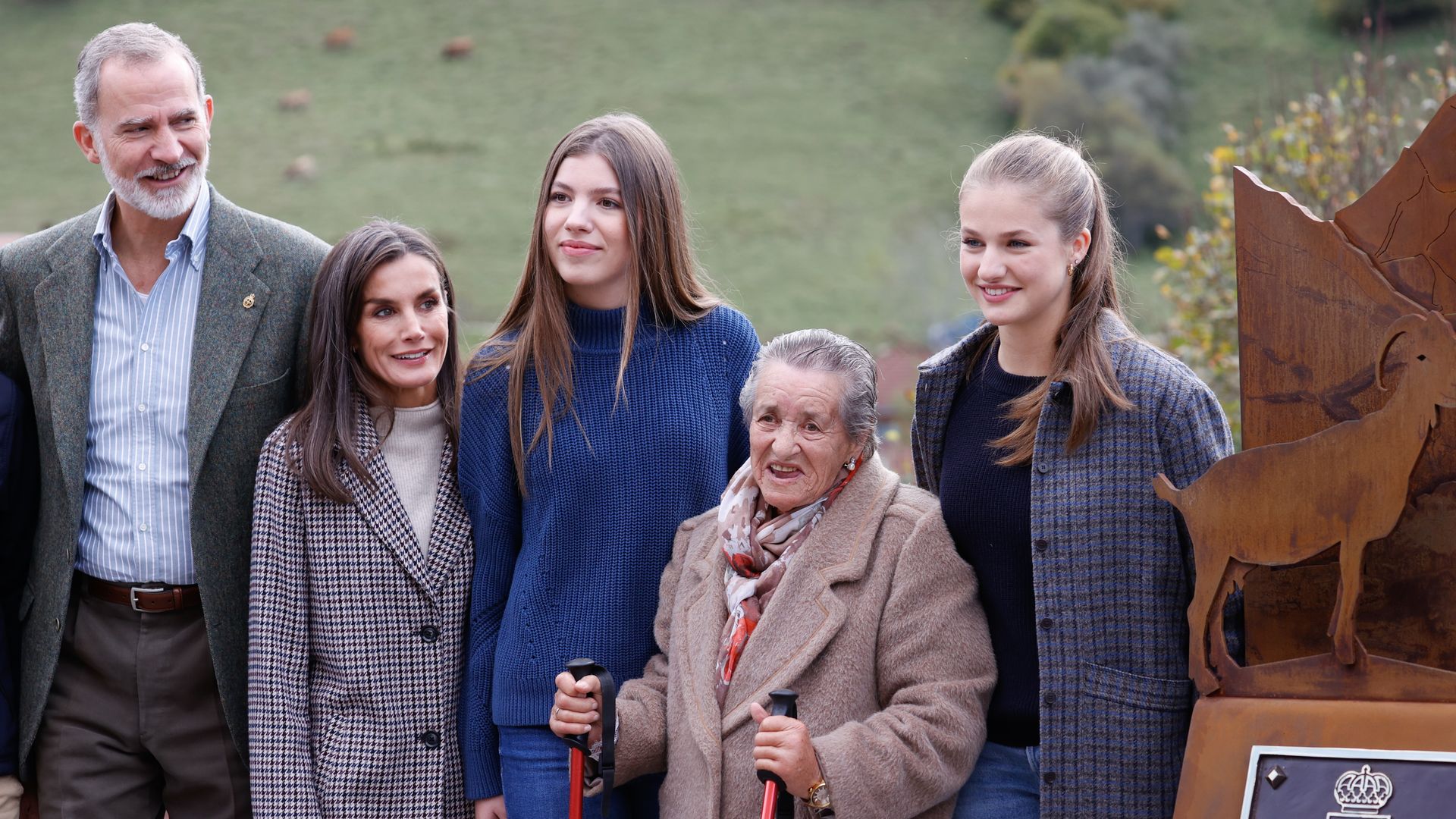 Los 10 grandes momentos de la visita de los Reyes y sus hijas al Pueblo ...