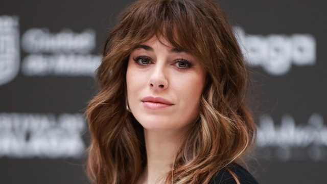 Blanca Suárez con vestido negro y cinturón en el Festival de Málaga de 2025