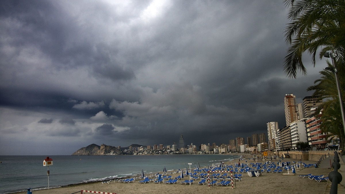 Noches tropicales, lluvias intensas y viento fuerte: la AEMET alerta de una semana llena de contrastes