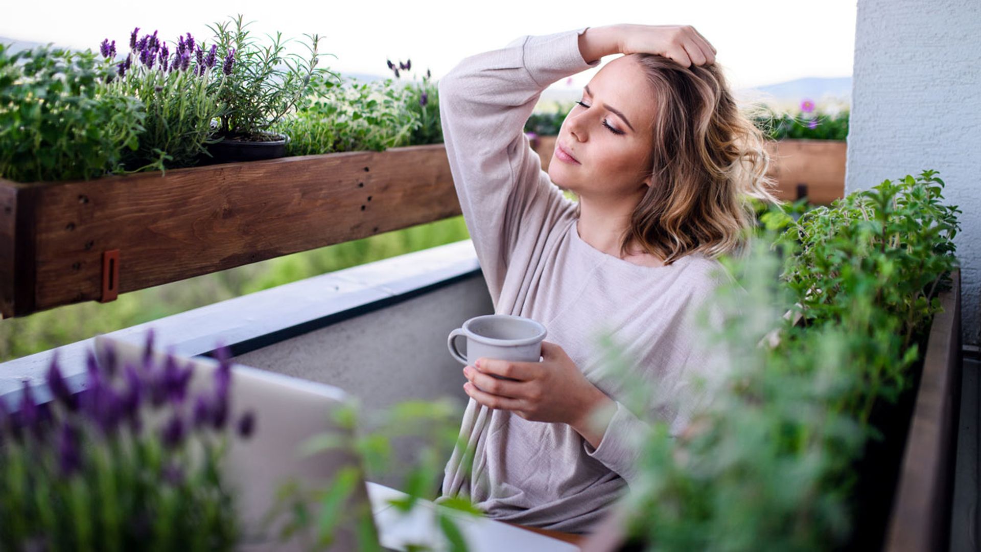 ¿Tú también te sientes más cansada con la llegada de la primavera? No te pierdas estos consejos