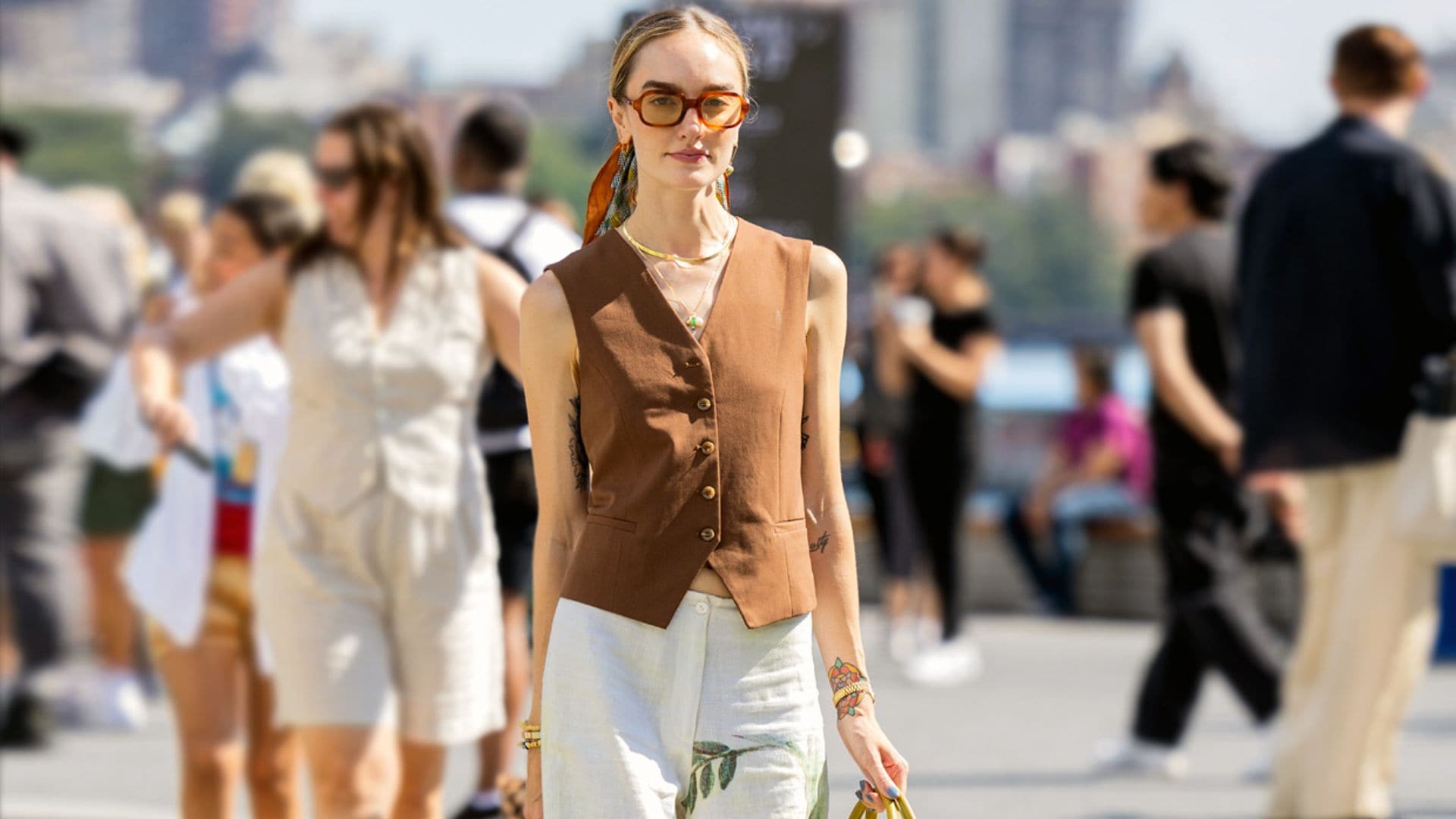 El pantalón de lino es la tendencia cómoda más fácil de combinar