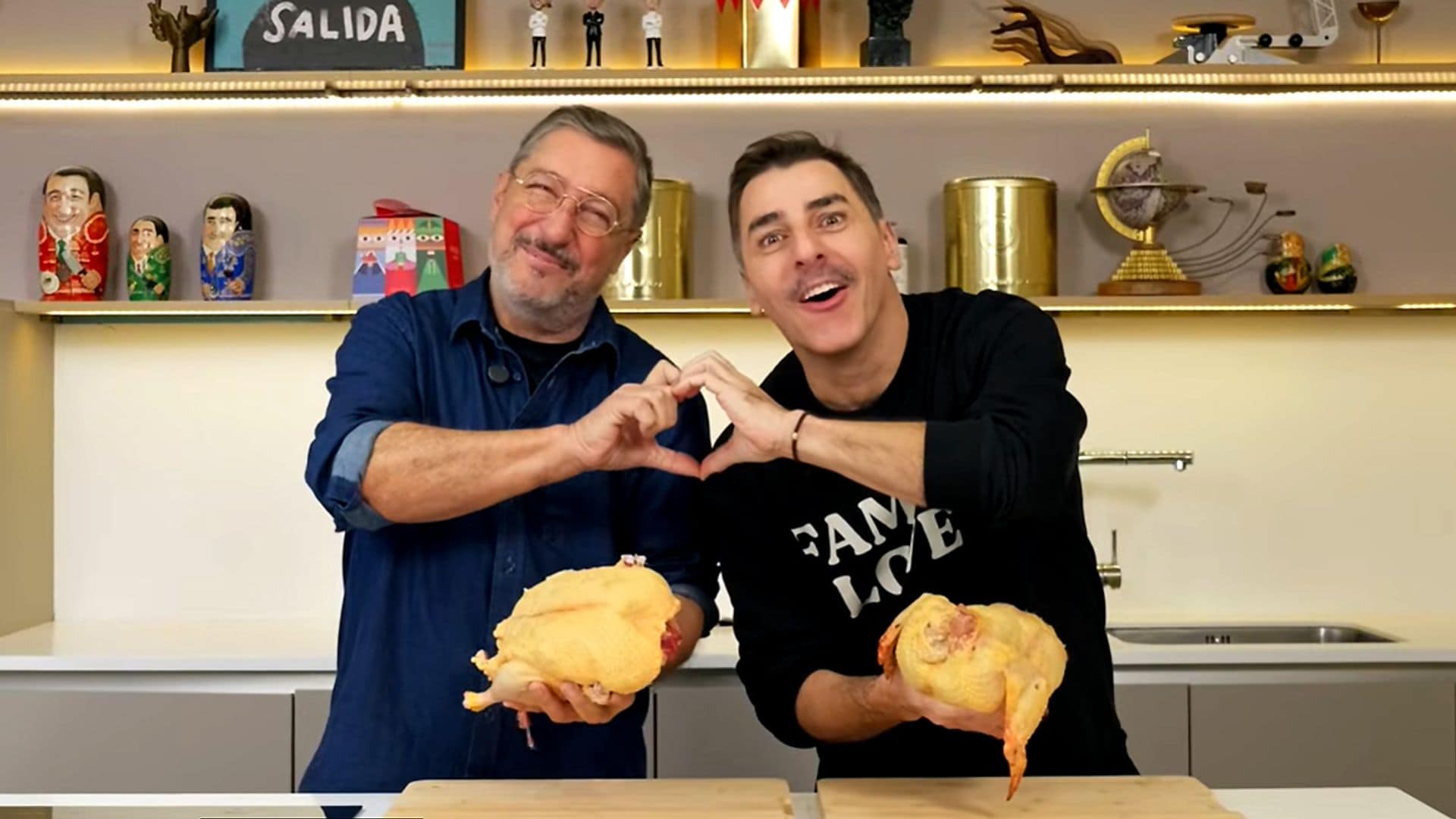 Joan y Jordi Roca, justo antes de comenzar a prepara su singular receta.