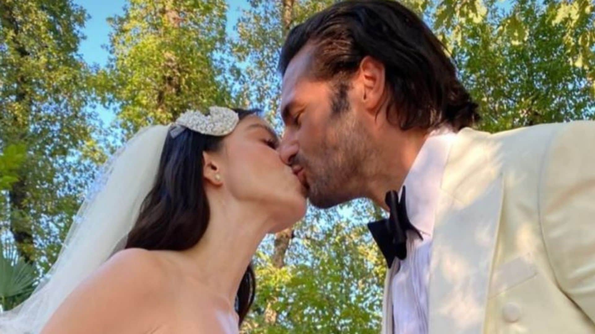 ¡Como Romeo y Julieta! La boda de cuento de hadas de Serkan Çayoğlu y Ozge Gürel ('Amar es primavera') en Verona