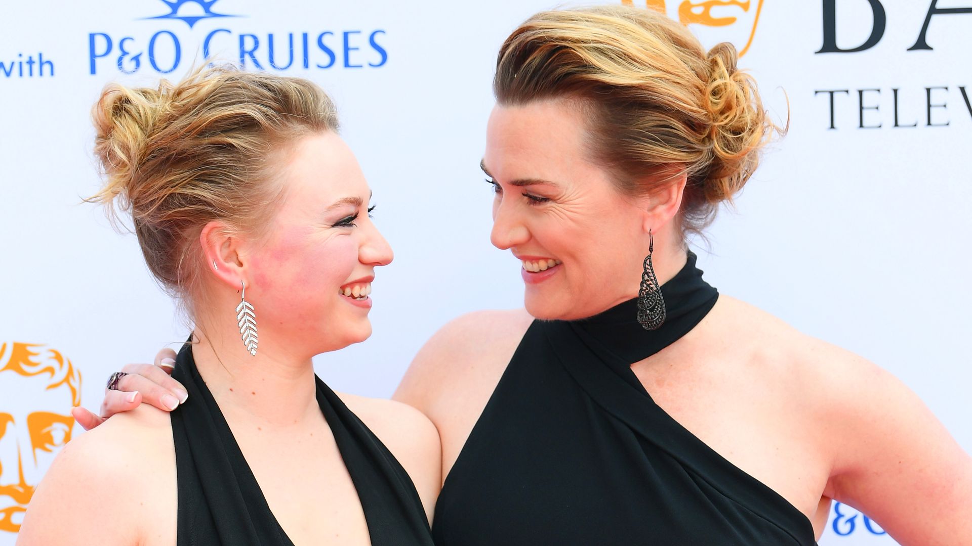 Descubrimos a Mia Threapleton, la hija de Kate Winslet y nueva estrella del cine