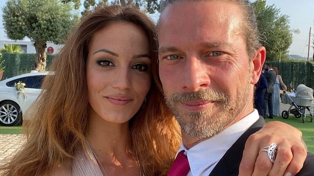 Primer plano de Arturo Requejo con su pareja Tamara Vera