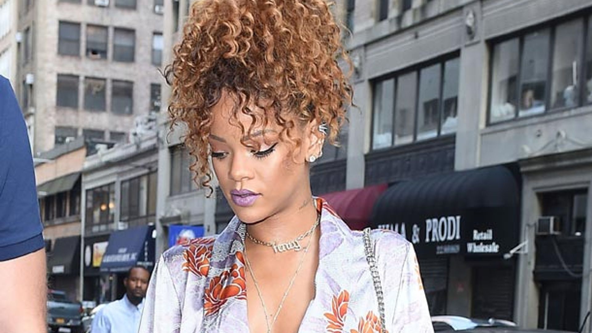 ¿Dónde va Rihanna así de elegante?