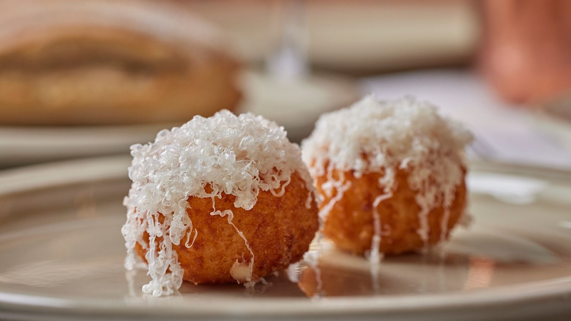 Descubre esta ruta por España buscando la croqueta perfecta: cremosas por dentro, crujientes por fuera