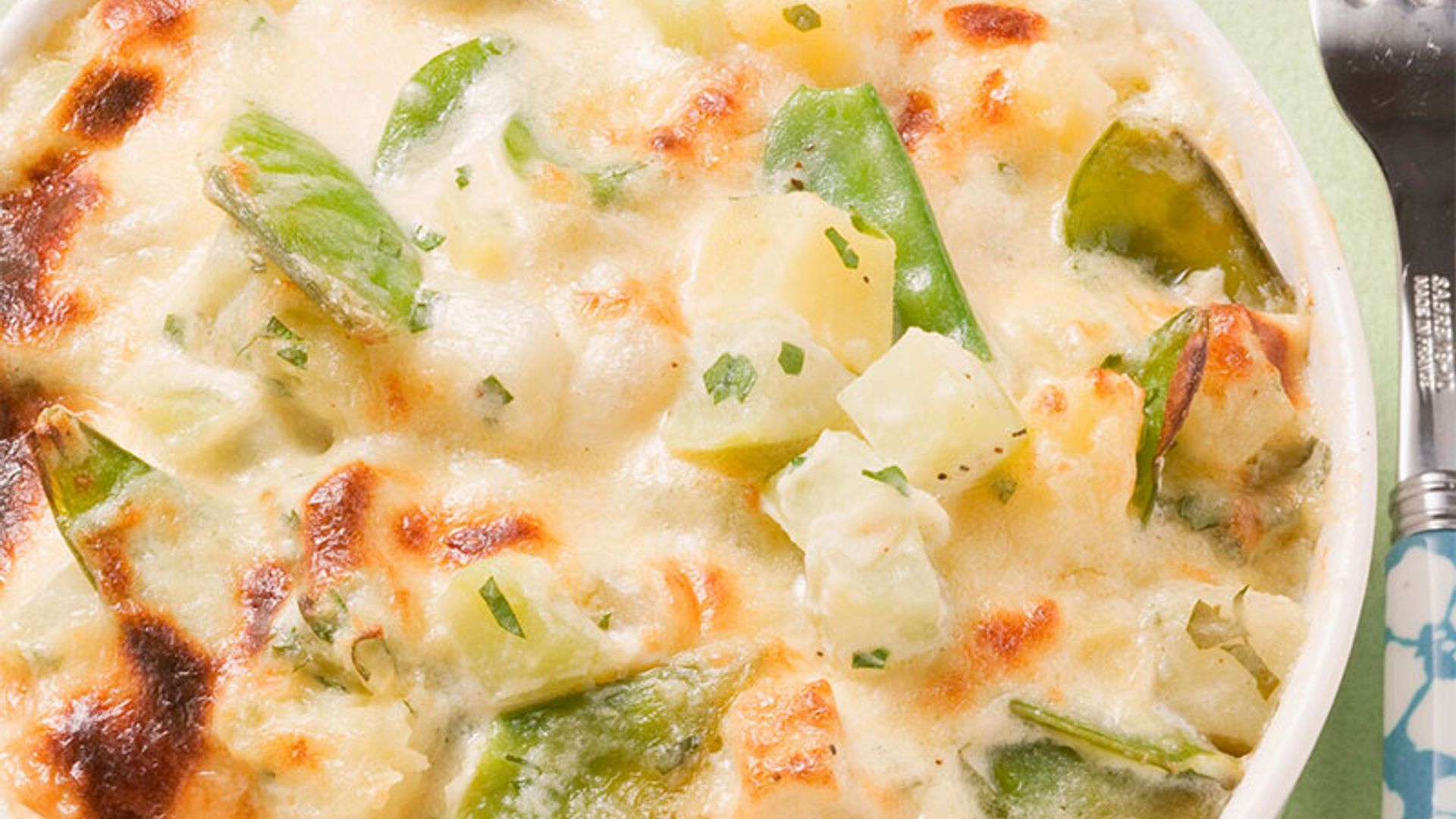 Gratinado de patata, apionabo y tirabeques