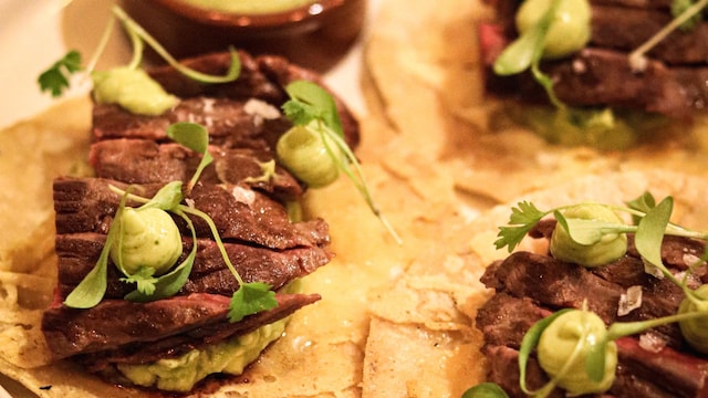 Tacos de arrachera con guacamole