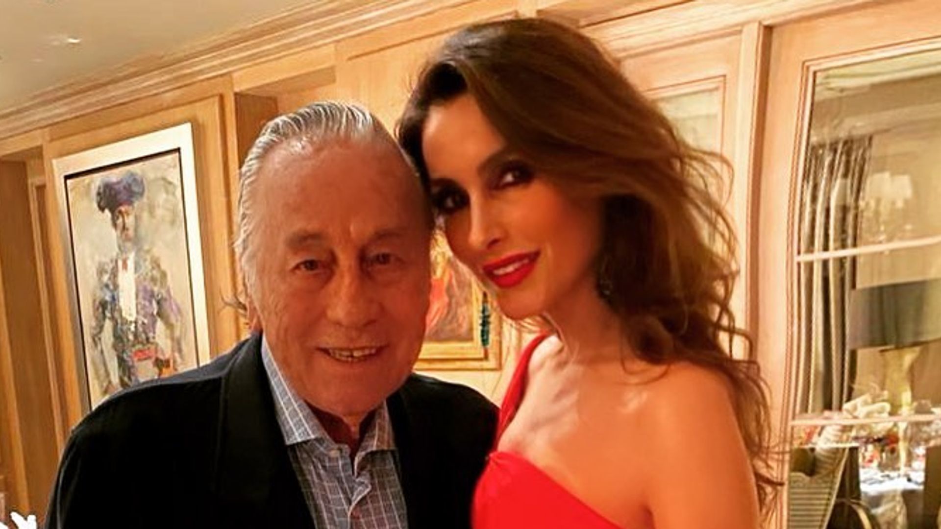 Paloma Cuevas con su padre, Victoriano Valencia