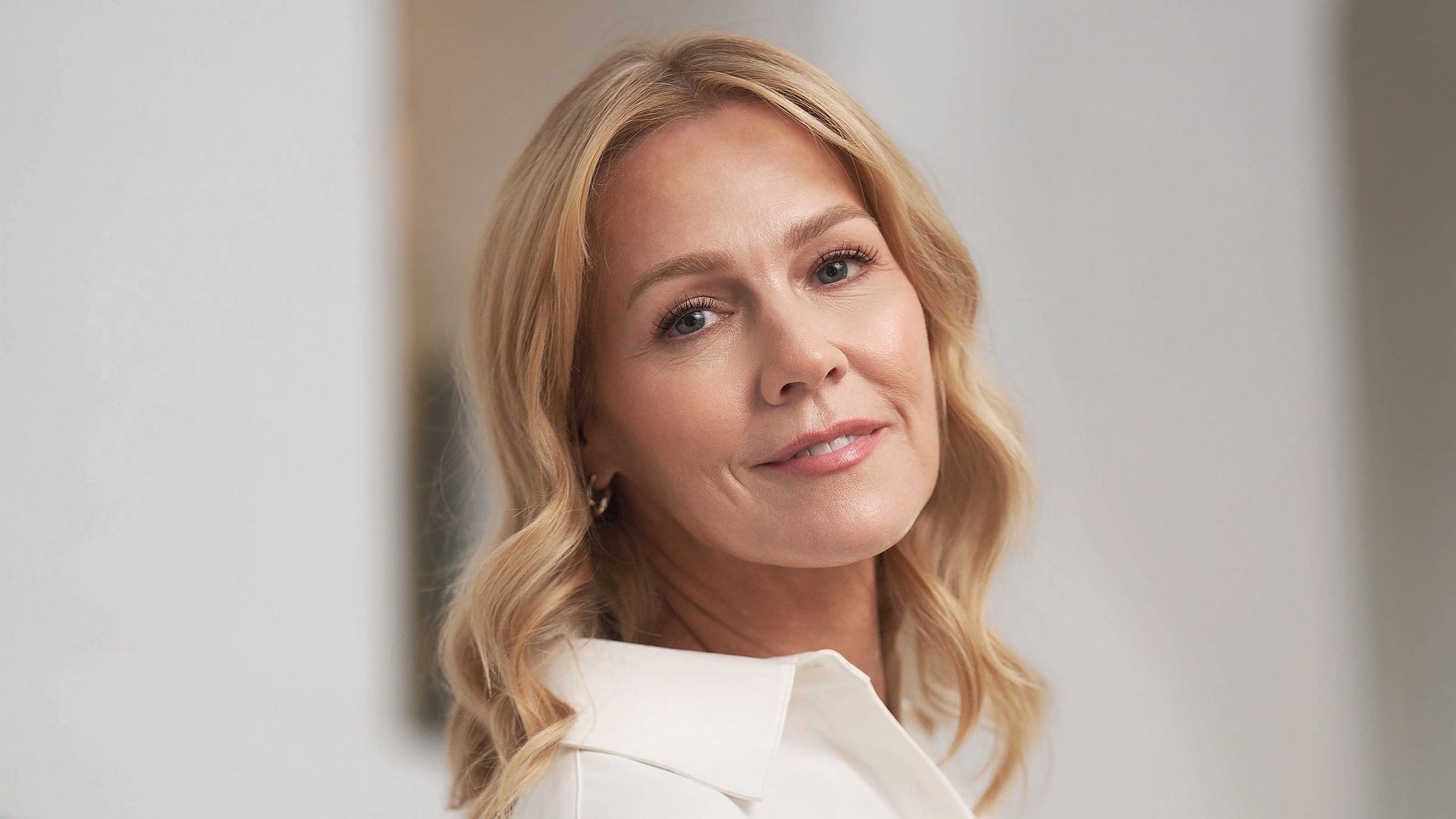 Viajamos a Paris para hablar con Jennie Garth "De joven desperdicié un tiempo precioso sintiendo que no era lo bastante guapa o delgada"