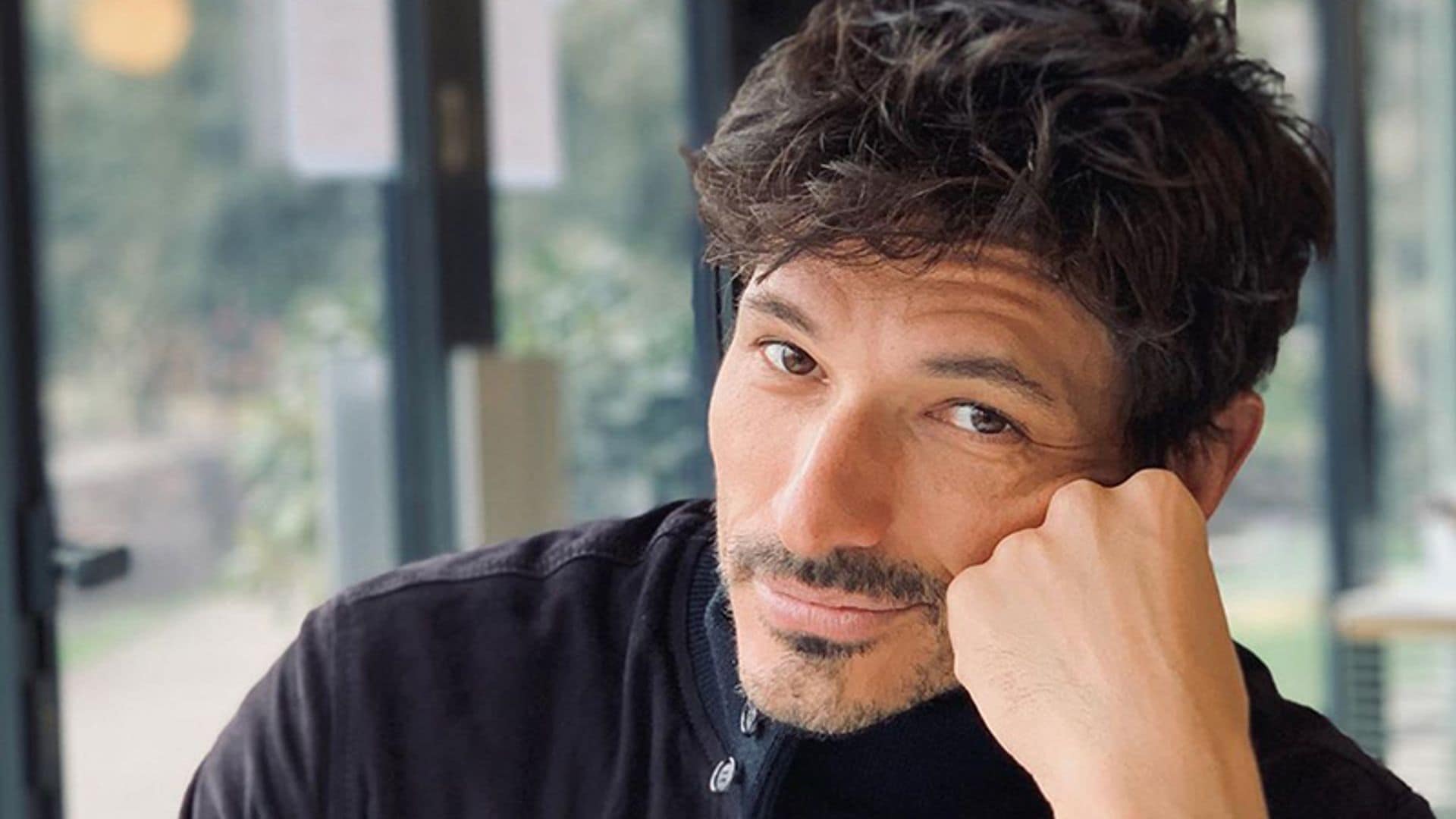 Andrés Velencoso se despide de su barba al ritmo de la canción de moda