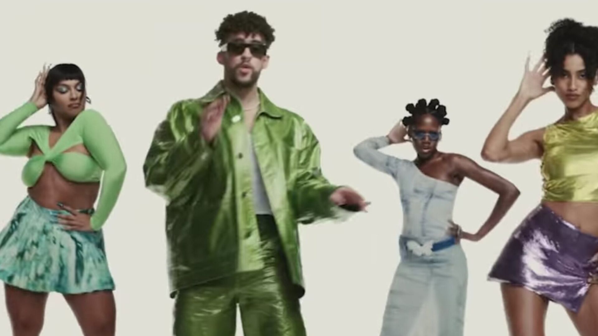 Bad Bunny baila ‘La Macarena’ y trae los 90‘s de regreso