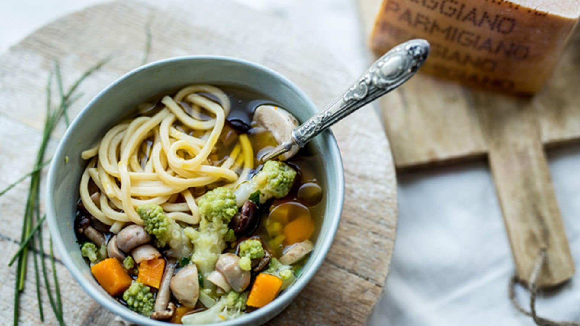 Ramen de romanesco, calabaza, setas y 'Parmigiano Reggiano'