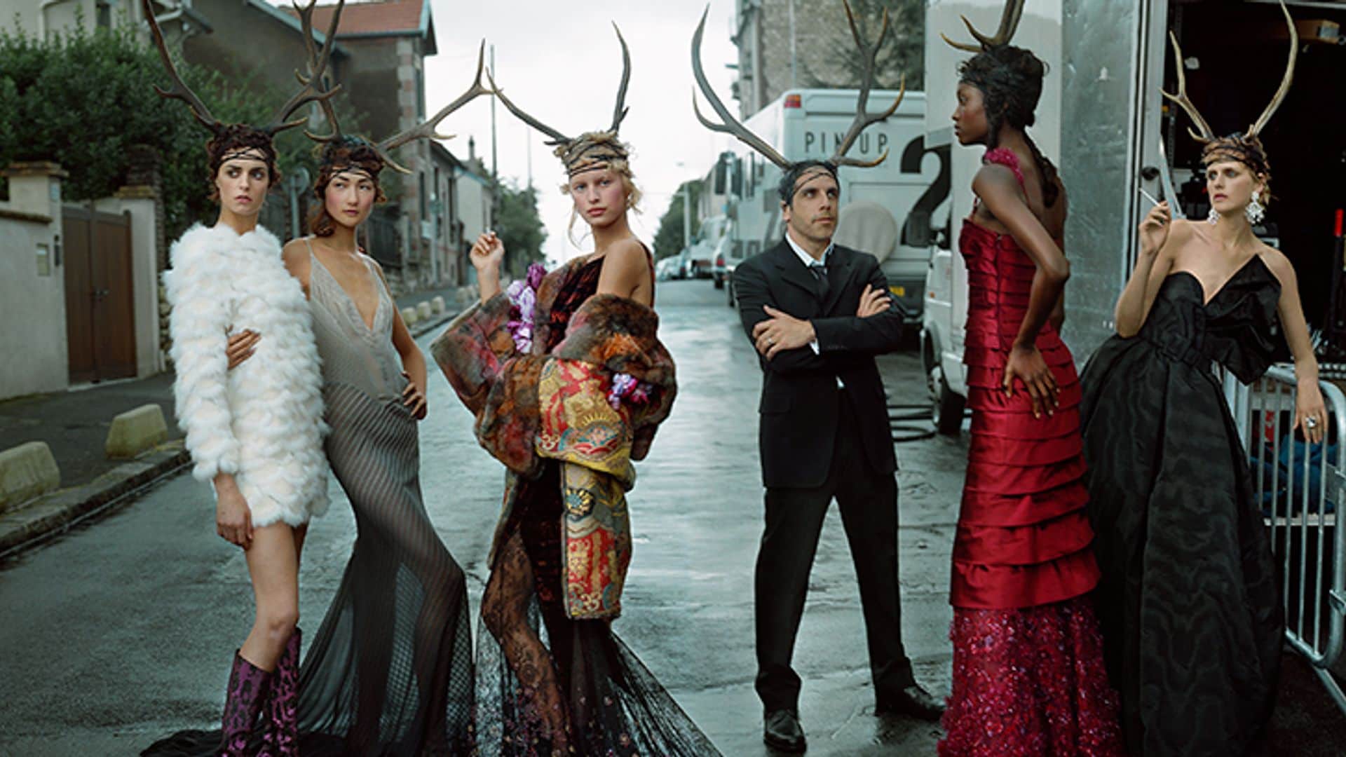 Ben Stiller, Jacquetta Wheeler, Ai Tominaga, Arolina Kurkova, Oluchi Onweagba, y Stella Tennant. París, 2001.