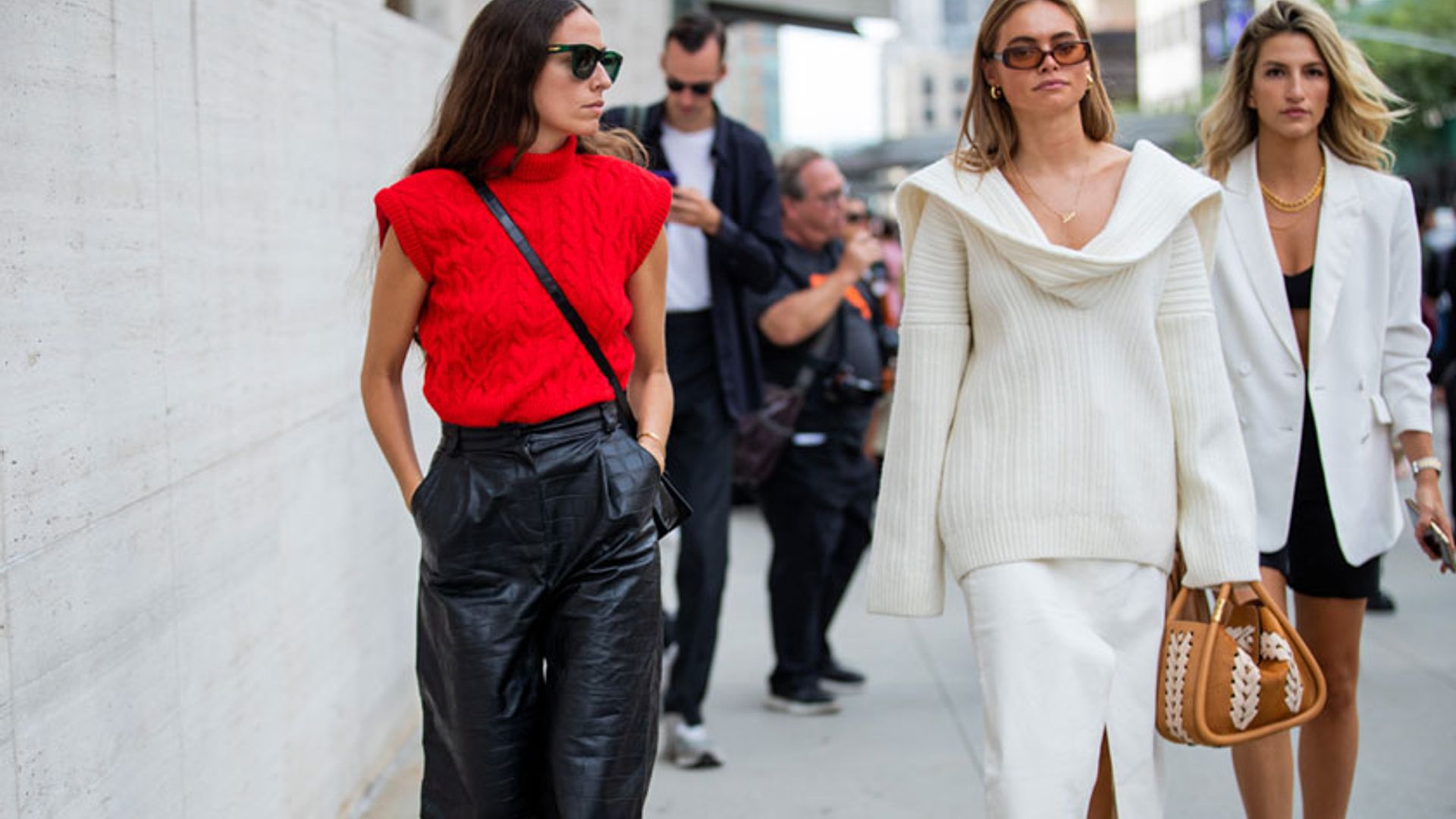Los 7 básicos que toda estilista te recomendaría tener antes de los 30