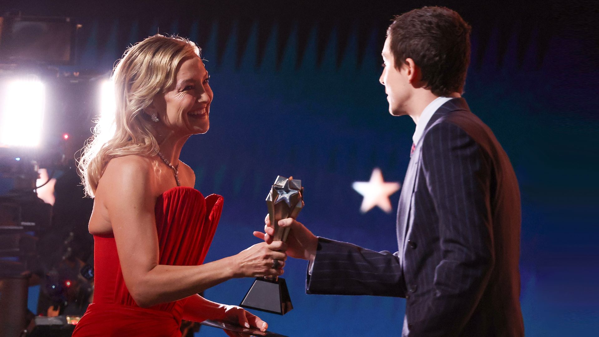 De Amanda Seyfried a Kate Hudson: los mejores looks de los Critics Choice Awards