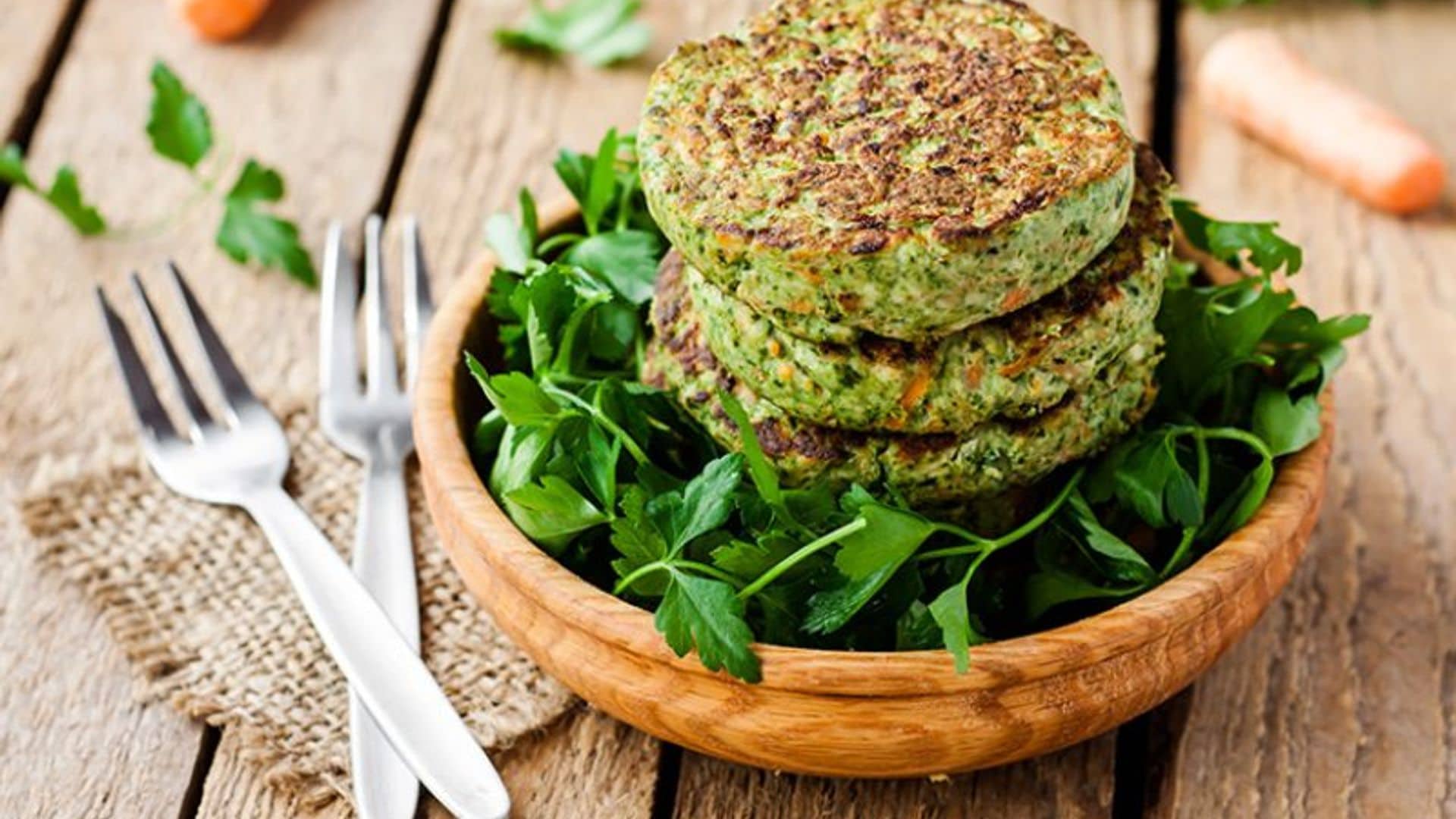 Hamburguesa vegana de brócoli, zanahoria y espinacas