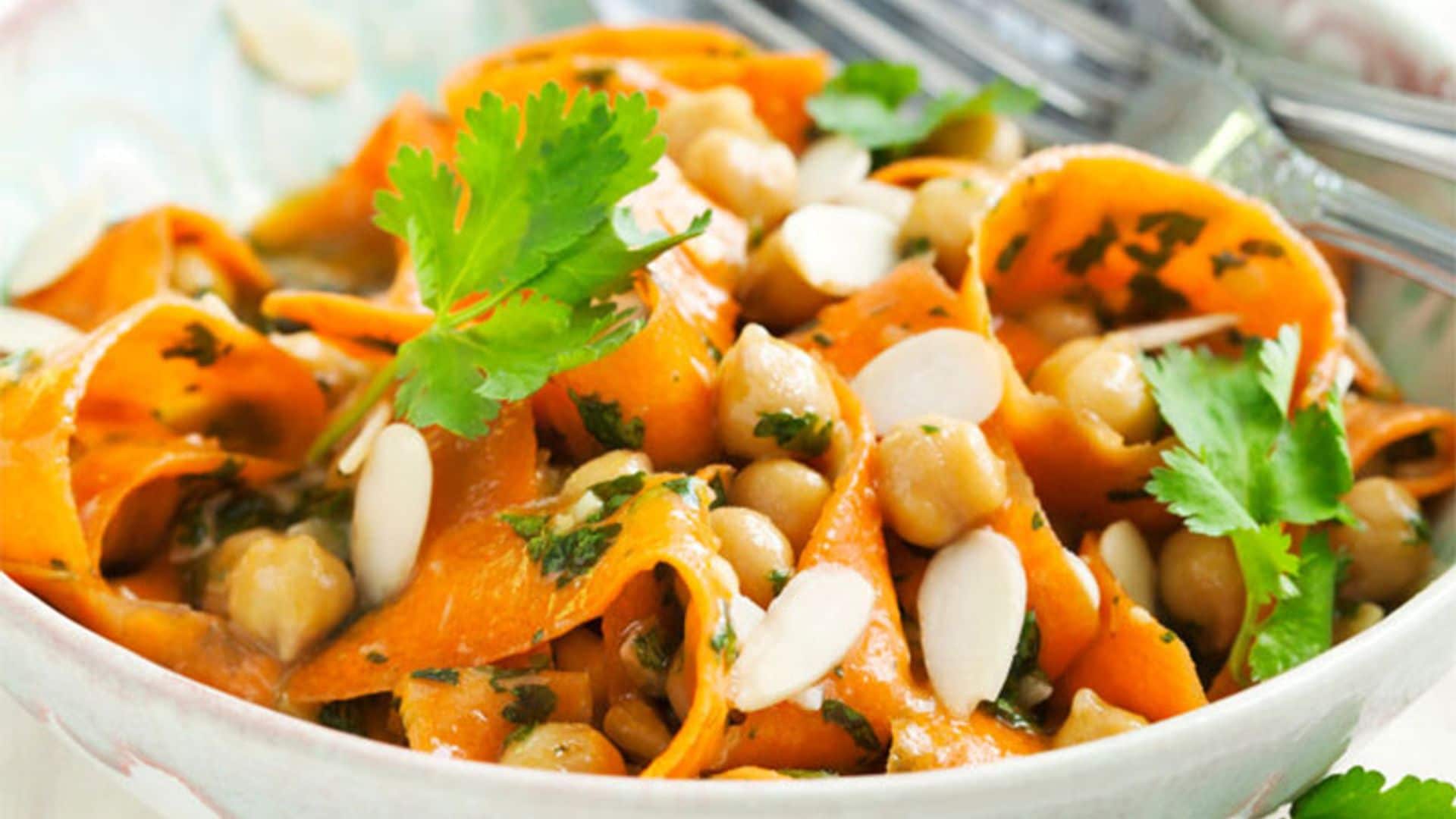 Ensalada de garbanzos y zanahoria con cilantro