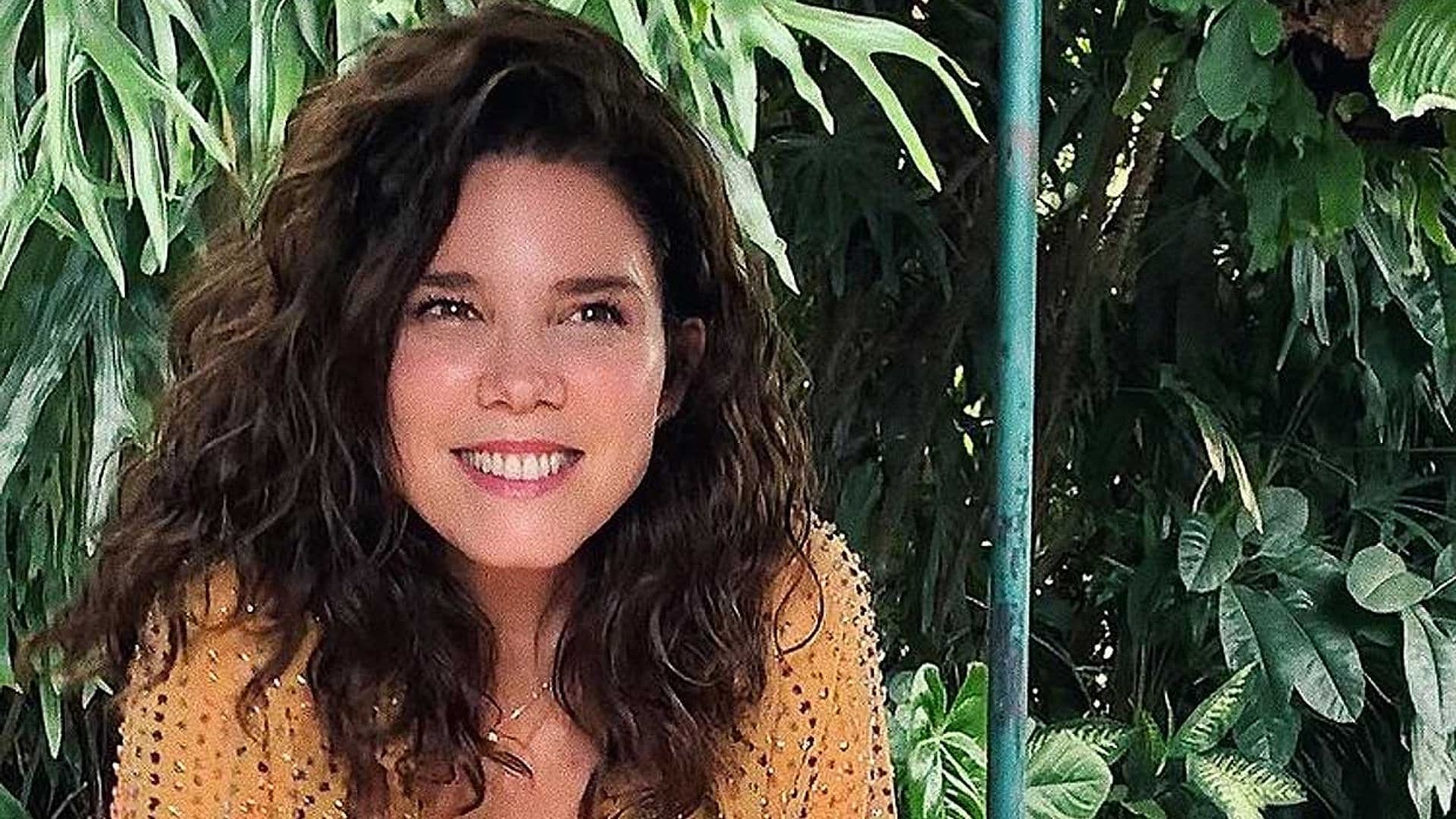 Con una gran tarta y una tierna foto de su infancia, así ha celebrado Juana Acosta su 44 cumpleaños