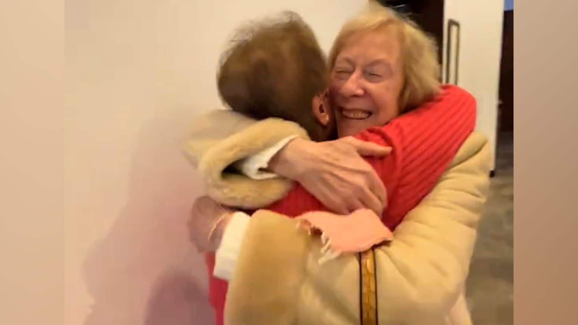 Abrazo de amigas