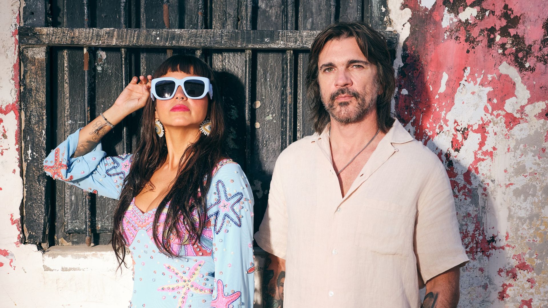 Juanes y Bomba Estéreo lanzan 'Muérdeme' y Leslie Grace estrena 'Inmerecido'