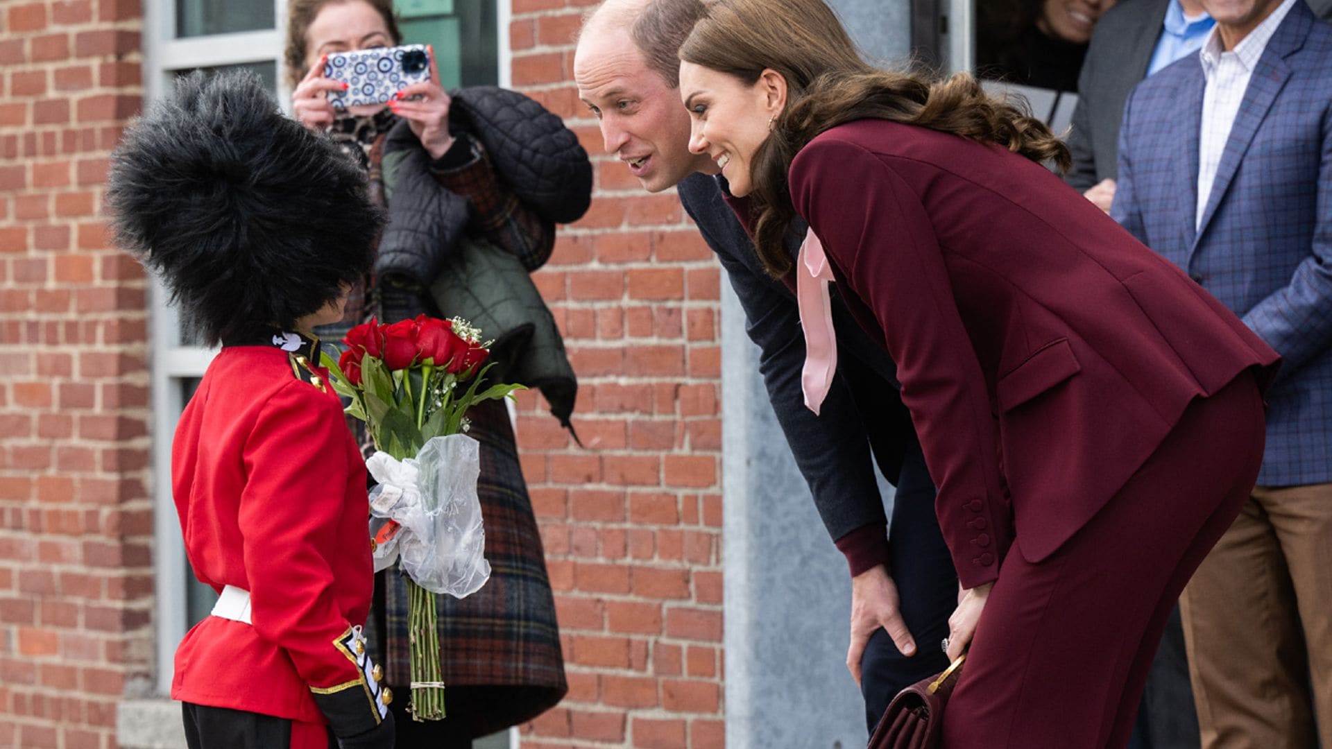 El curioso encuentro de los Príncipes de Gales en Boston mientras crece la expectación en torno a los Sussex