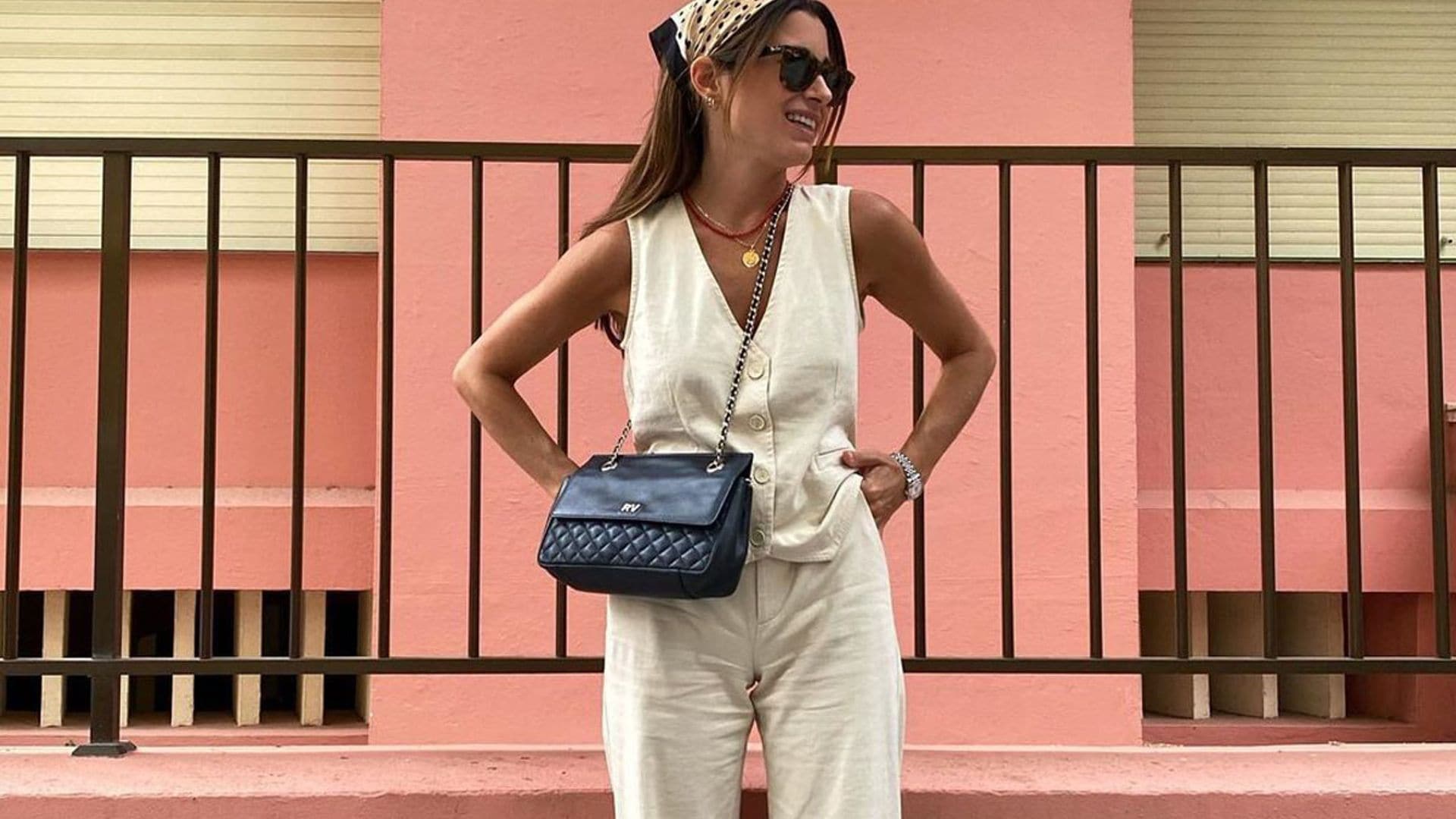 Guía de estilo para combinar tu pantalón de lino (y qué hacer para evitar que se arrugue)
