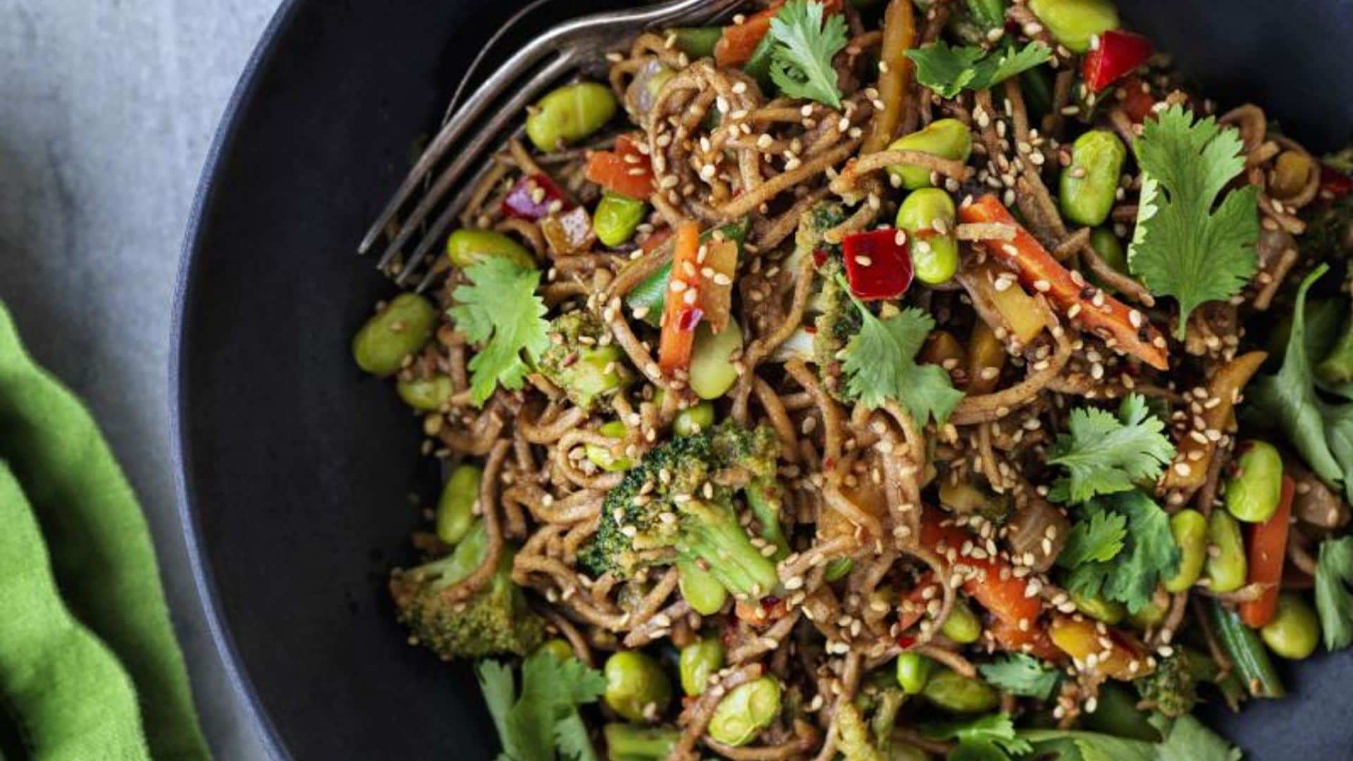 'Noodles' con verduras y edamame